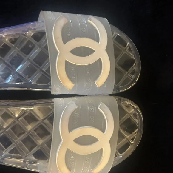 CHANEL Transparent Slides with White Logo - Picture 4 of 4